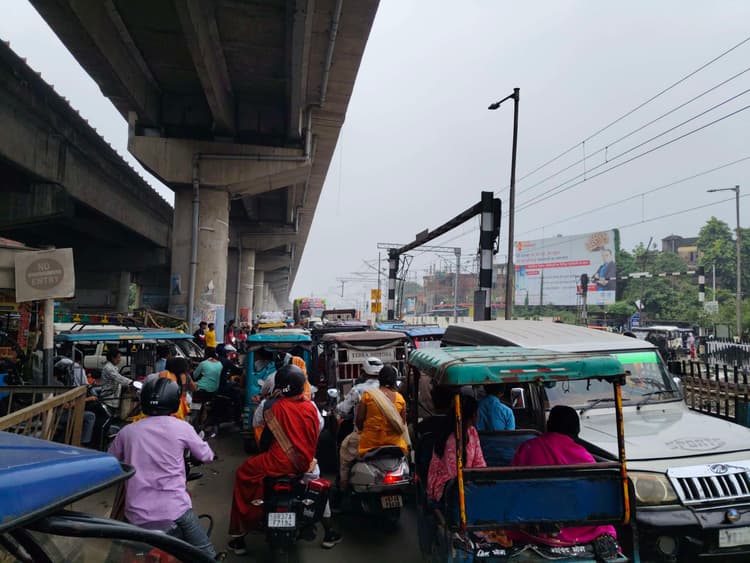 केलटैक्स चौक से धर्मगंज तक लगा रहता है जाम