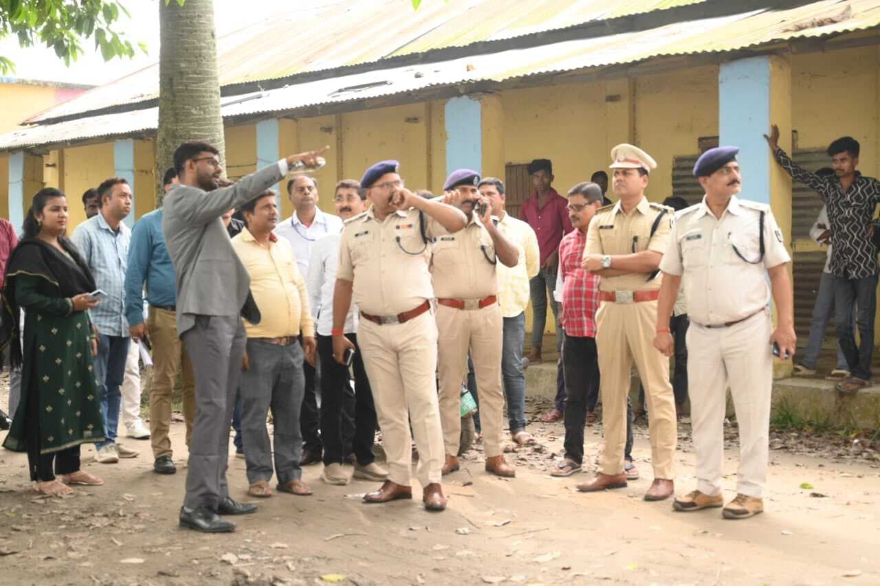 वोटर पर्ची का करें शत प्रतिशत वितरण : प्रेक्षक