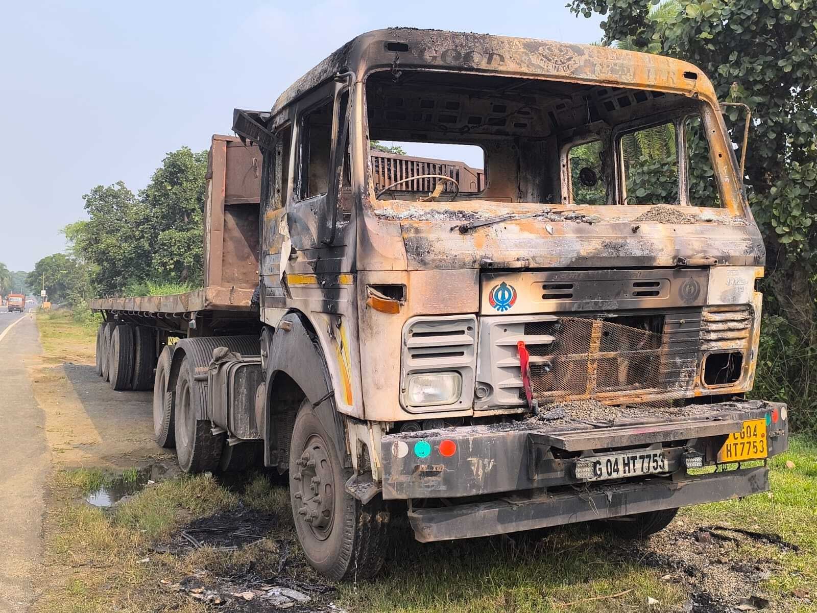 शॉर्ट सर्किट से ट्रेलर में लगी आग, बच गयी चालक की जान