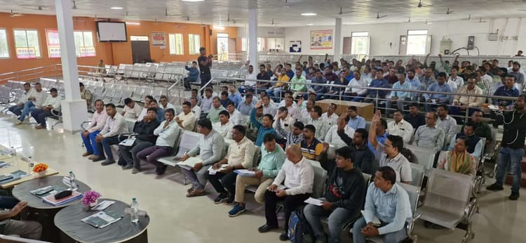 bihar election 2025 : ईवीएम-वीवीपैट पर हैंड्स ऑन ट्रेनिंग, स्वच्छ व निर्भीक मतदान का लिया संकल्प