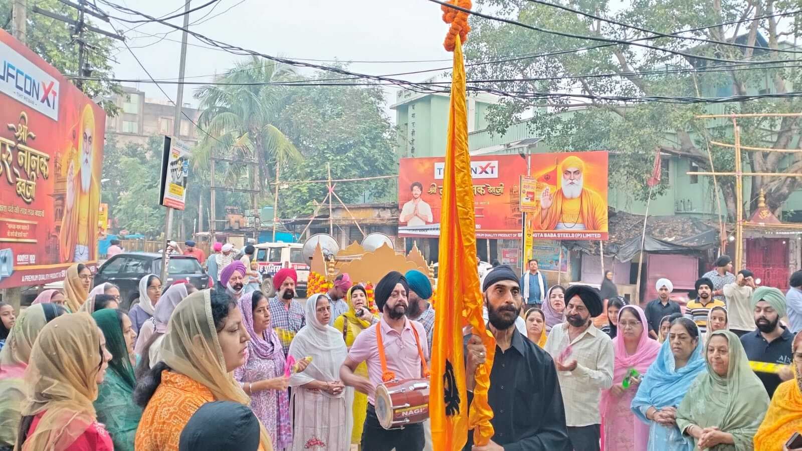 Giridih News :गुरुबाणी के साथ सिख समाज की प्रभात फेरी का समापन