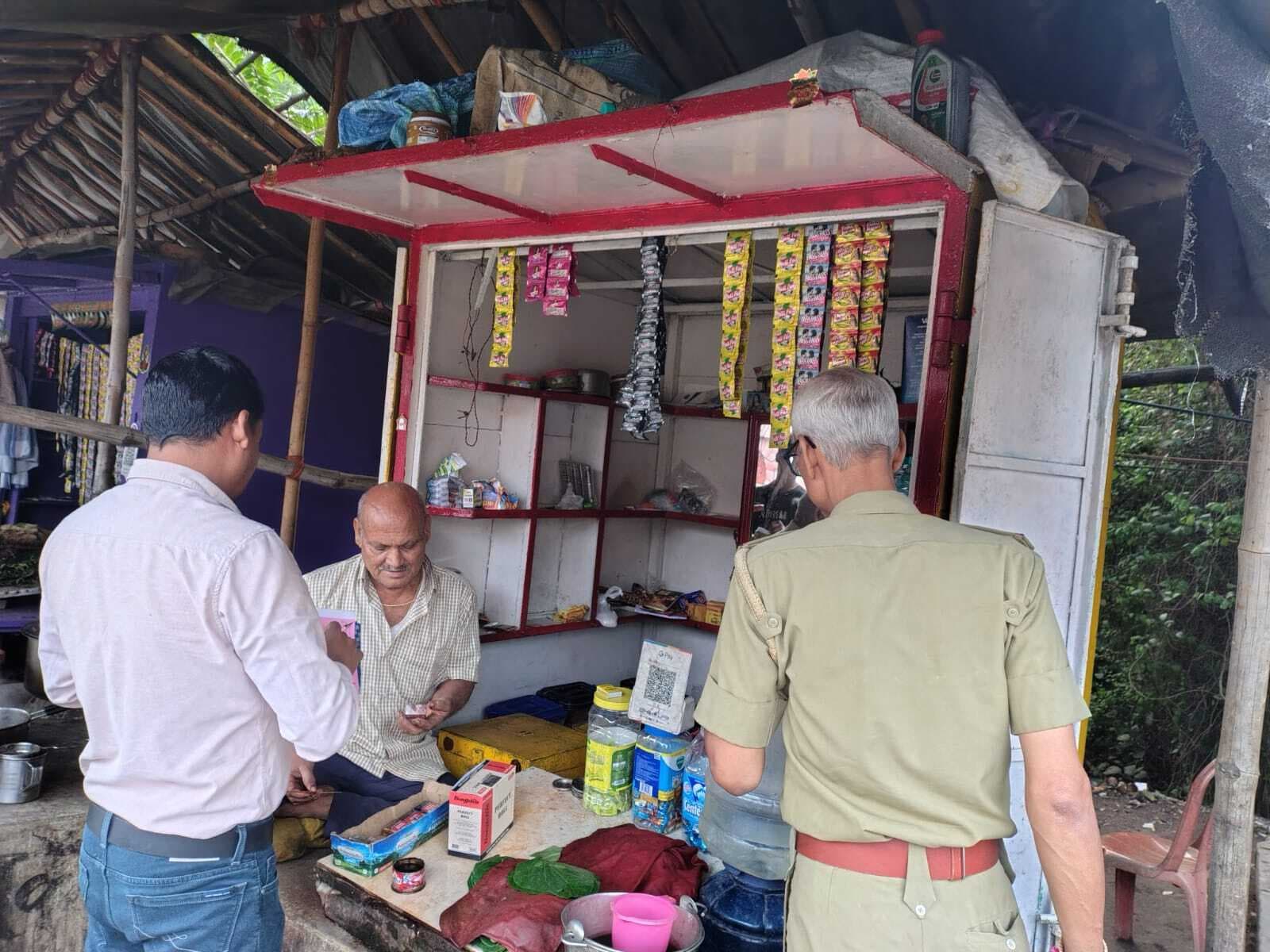 Deoghar news : सिगरेट व तंबाकू नियंत्रण पर नगर थाना क्षेत्र में छापेमारी, 10 दुकानों पर कार्रवाई