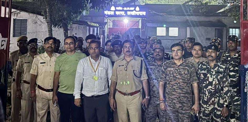 डीएम-एसपी ने मंडल कारा का किया निरीक्षण