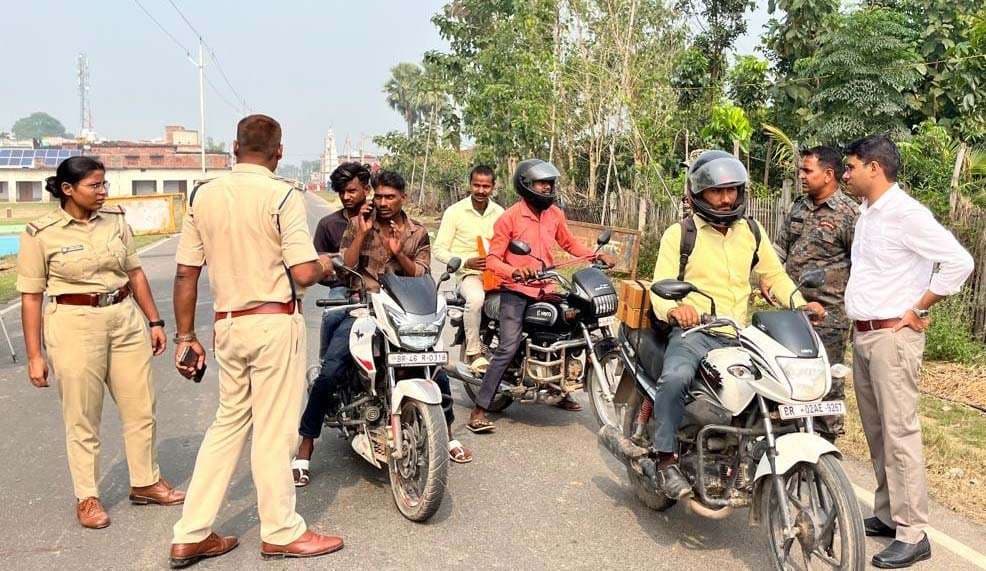 घोंघसा व तरहारी चेक पोस्ट पर चला वाहन जांच अभियान