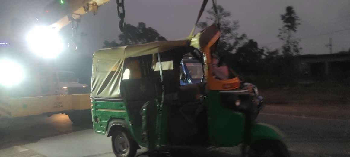 Seraikela Kharsawan News : हुमिद में हाइवा के धक्के से अनियंत्रित होकर ऑटो पलटी, पांच यात्री हुए घायल