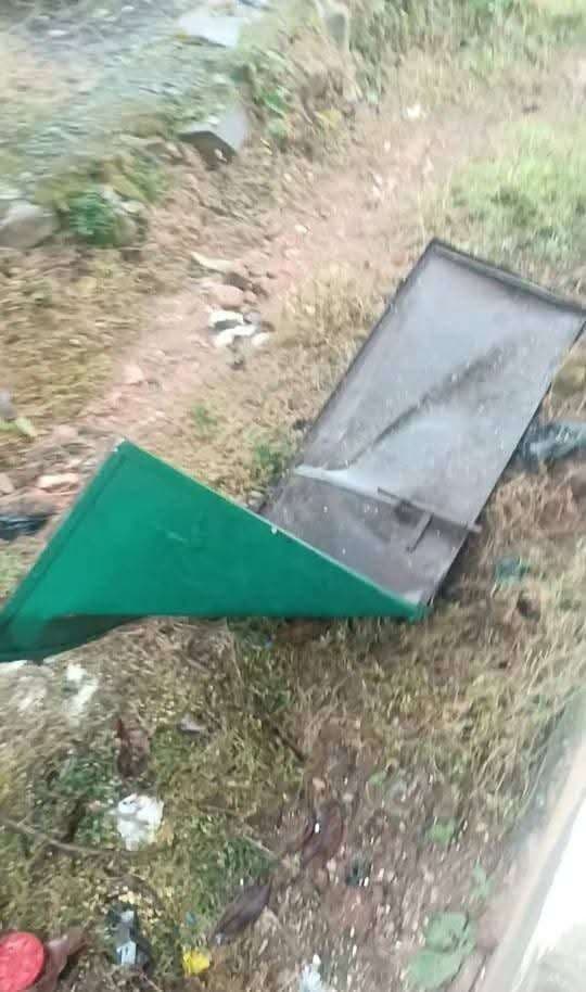 Giridih News :हाथियों ने मुंडरो इलाके में मचाया उत्पात, स्कूल में रखे अनाज किया चट