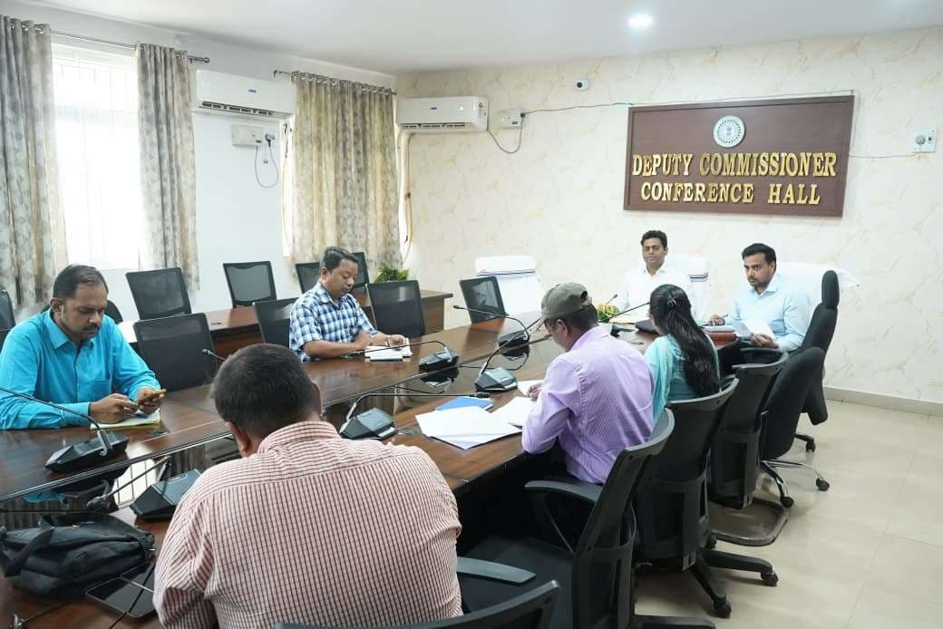 Chaibasa News : कम्युनिटी व पब्लिक टॉयलेट होंगे निःशुल्क, शहर में बढ़ेगी डस्टबिन की संख्या :डीसी