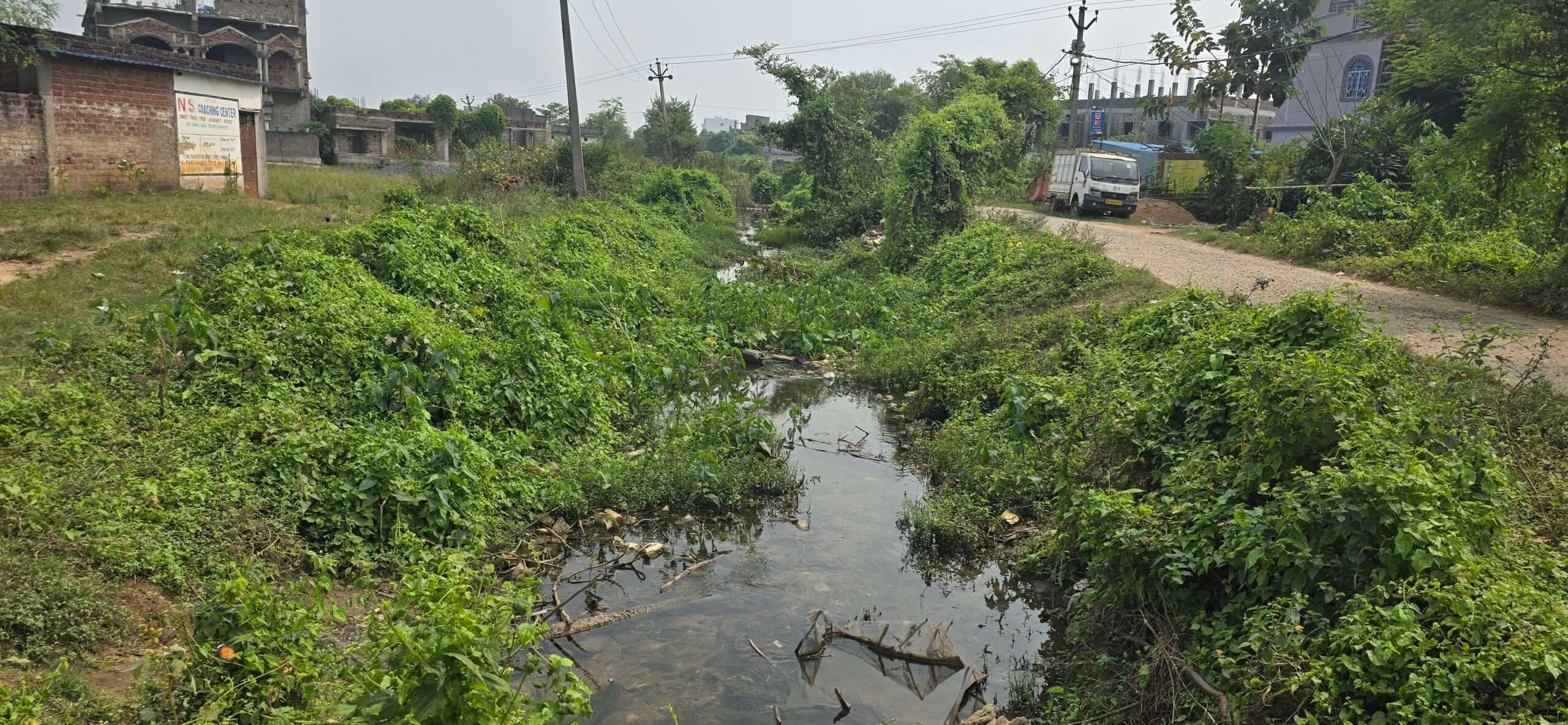 Chaibasa News : ''''हर साल देते हैं 22 लाख टैक्स, विकास जीरो''''