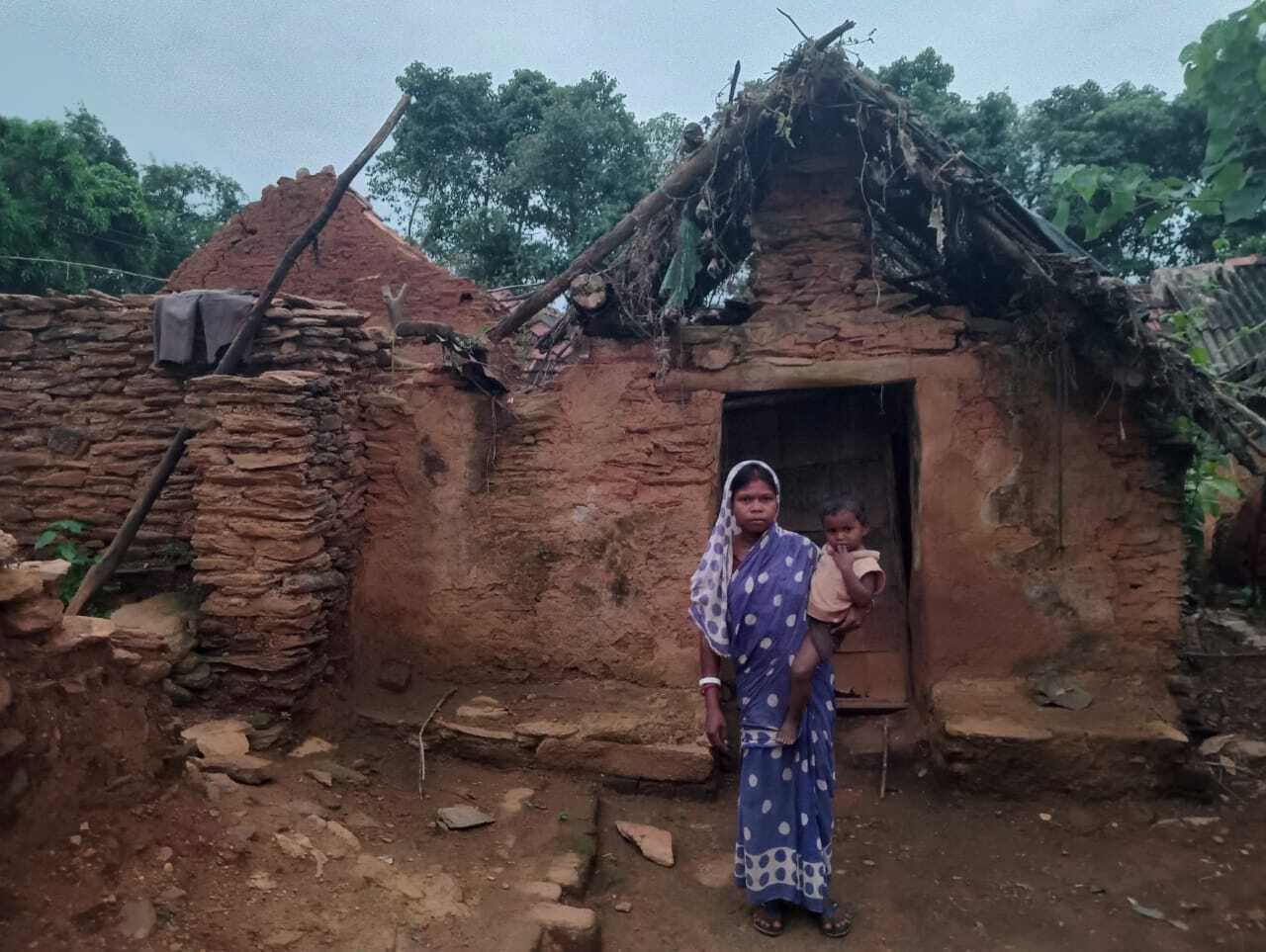 East Singhbhum News : एक ही घर में रहते हैं चार-चार सबर परिवार