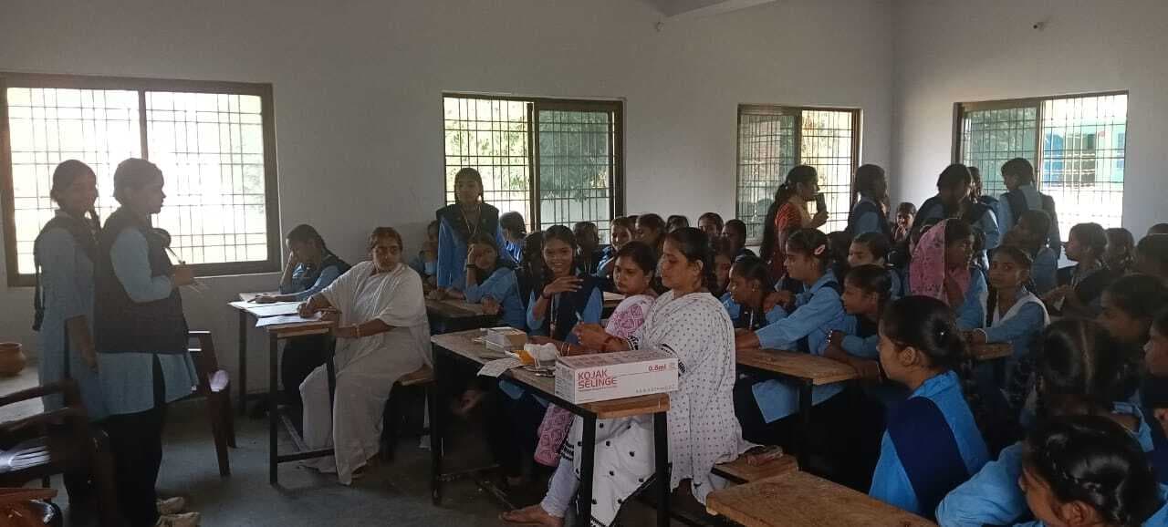 नौ से 14 साल तक की बच्चियों को लगाया गया टीका