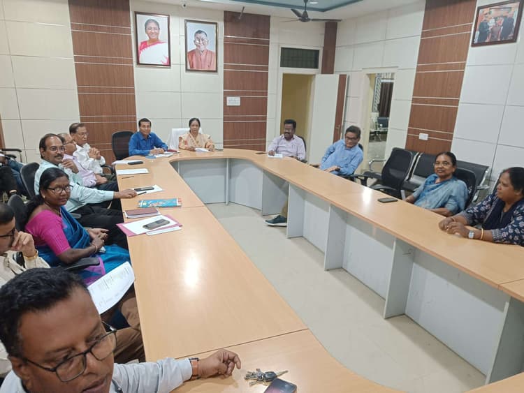 दीक्षांत समारोह में किसी प्रकार की कमी नहीं होनी चाहिए : कुलपति