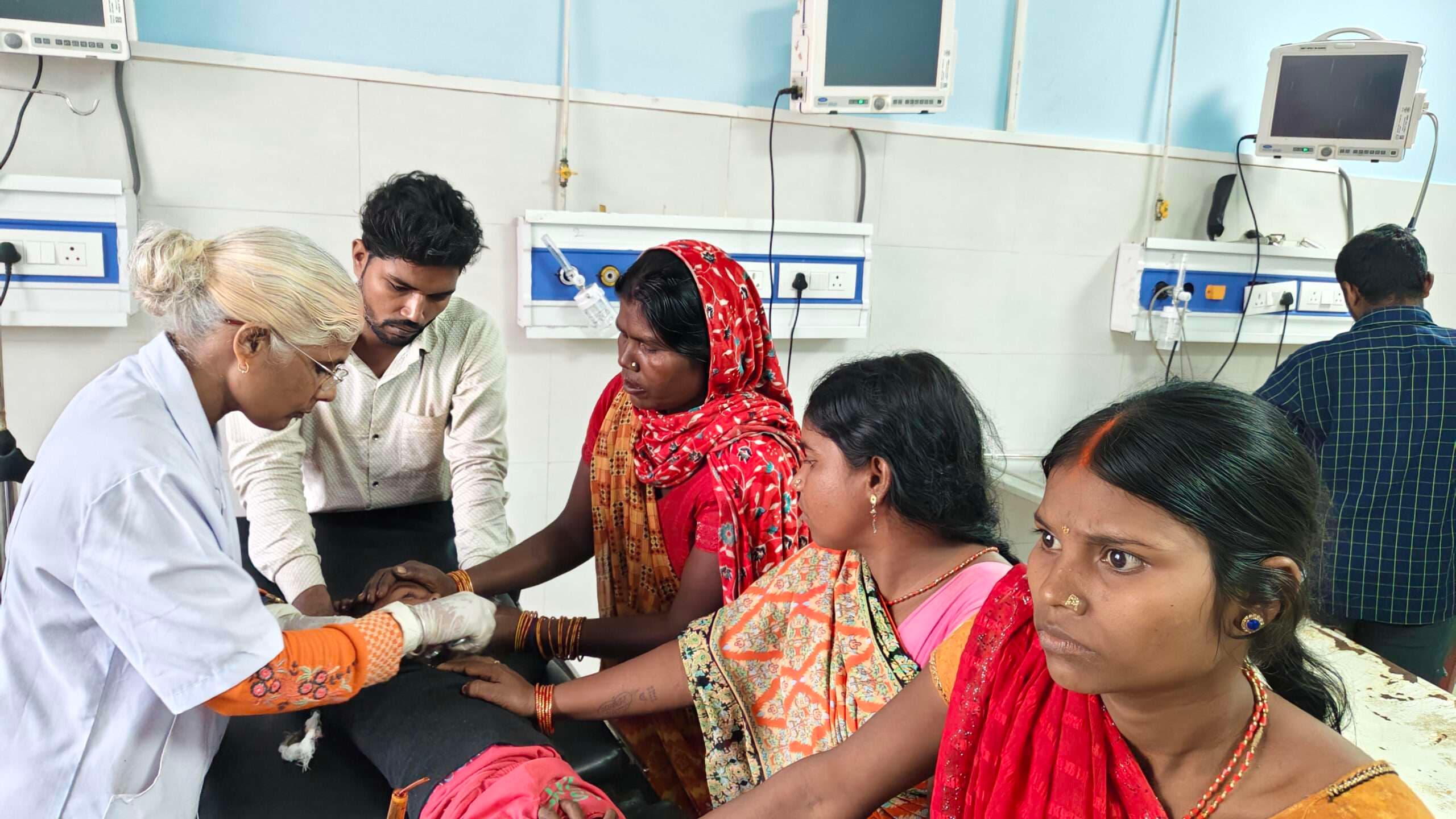 नगरी गांव में दीवार से गिरकर बच्चा जख्मी