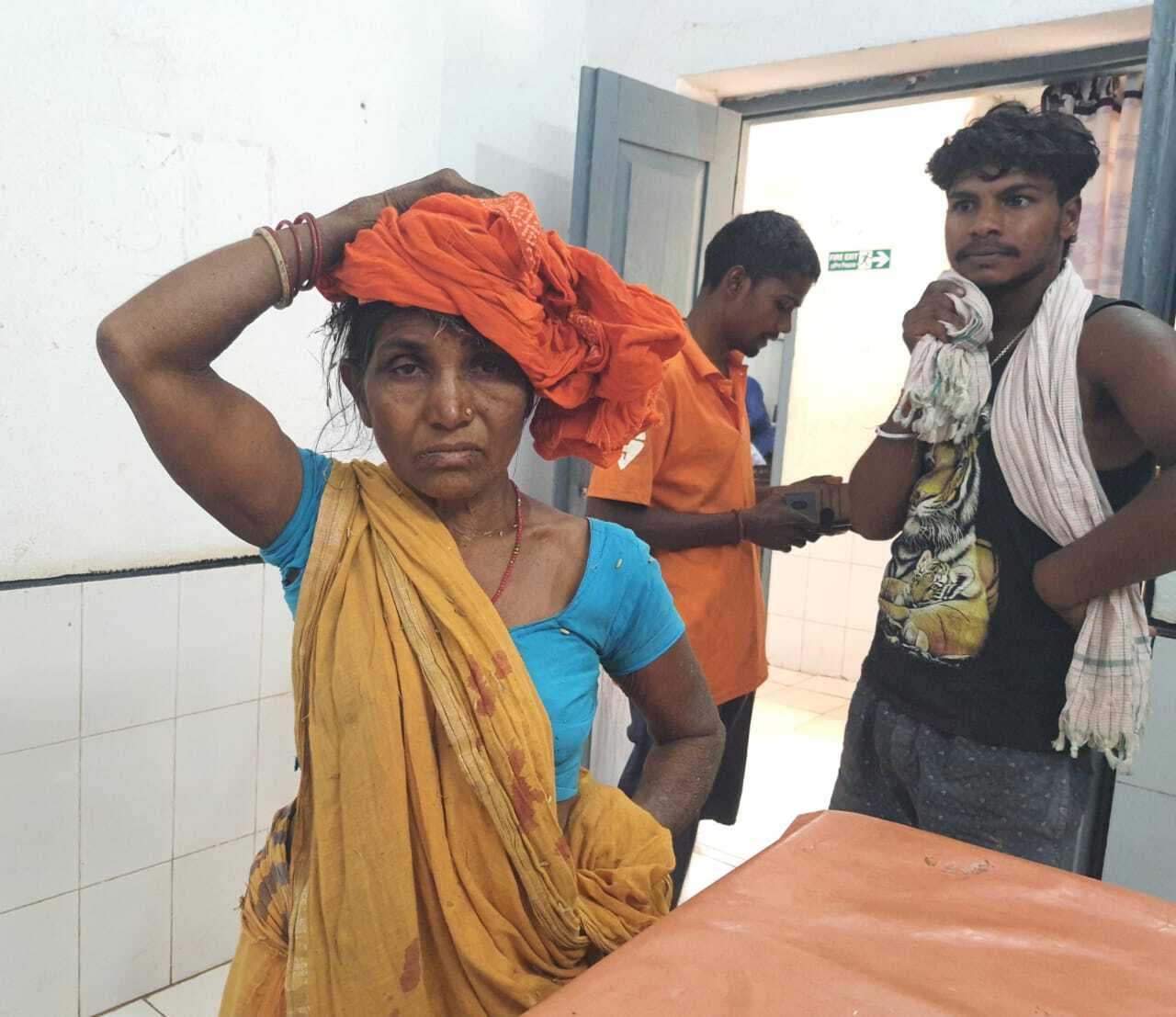 धान खेत में मशीन से टकराकर महिला का फूटा सिर