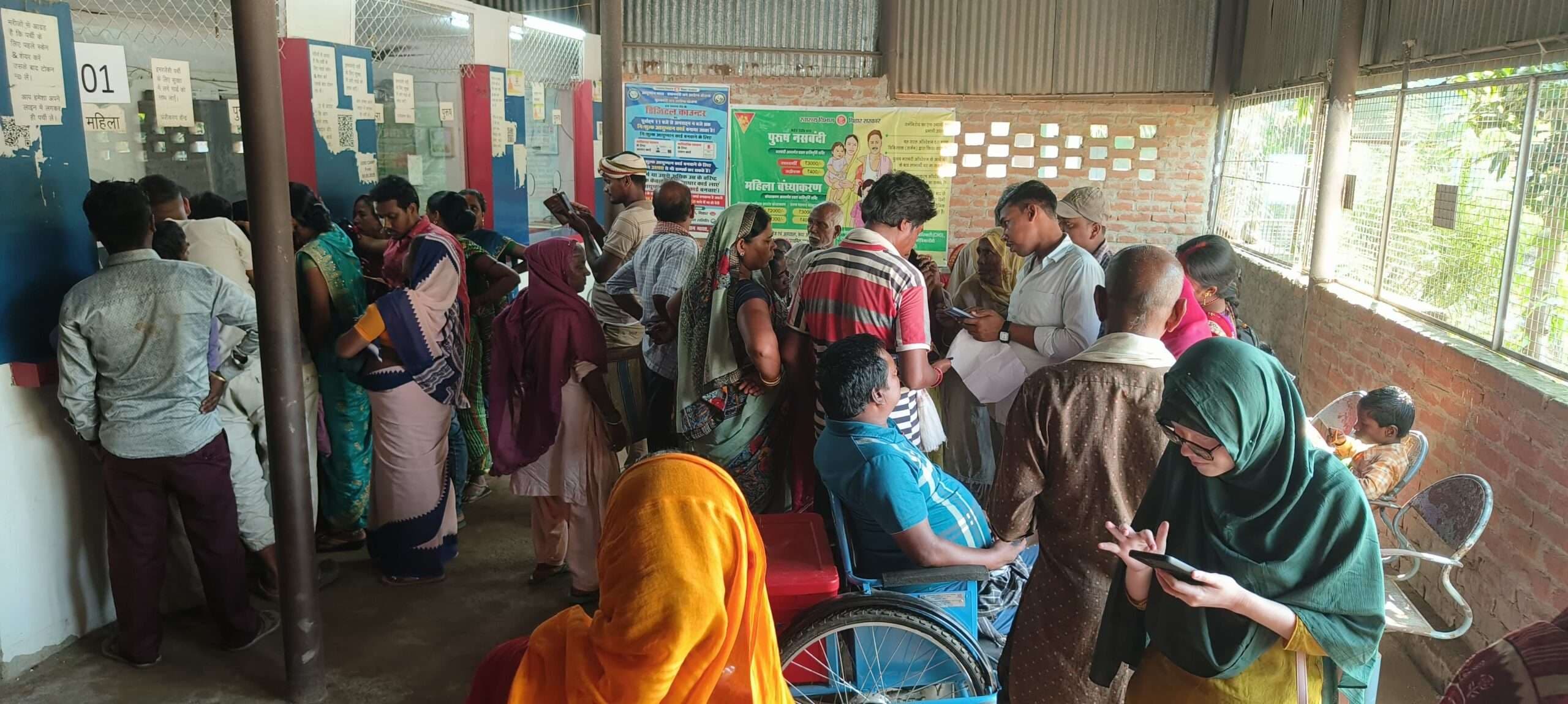 अस्पताल में पूछताछ सहायता केंद्र नहीं होने से भटकते रहते हैं मरीज