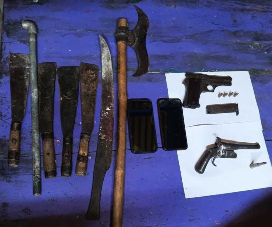 हथियार के साथ दो युवक गिरफ्तार