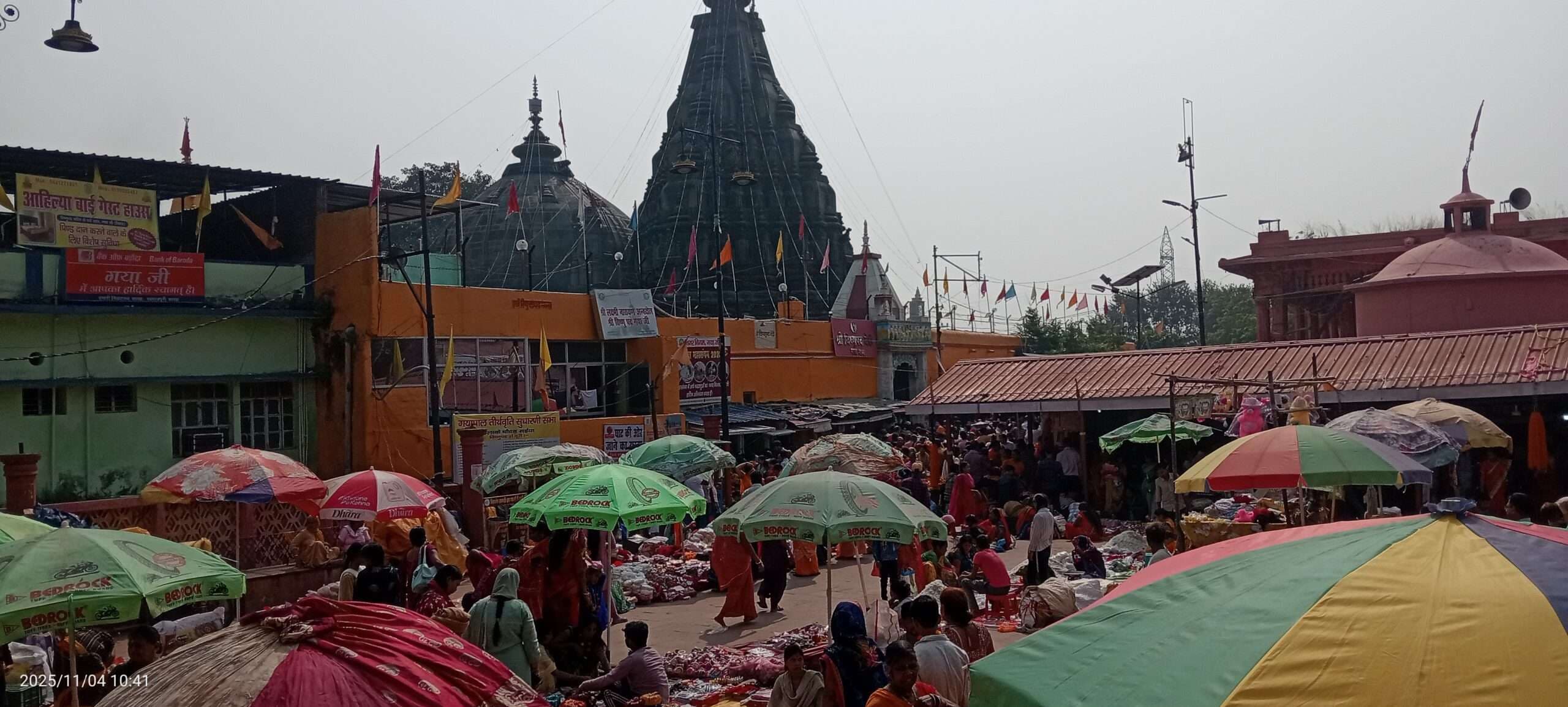 बैकुंठ चतुर्दशी पर श्रद्धालुओं ने विष्णुपद मंदिर में की पूजा अर्चना