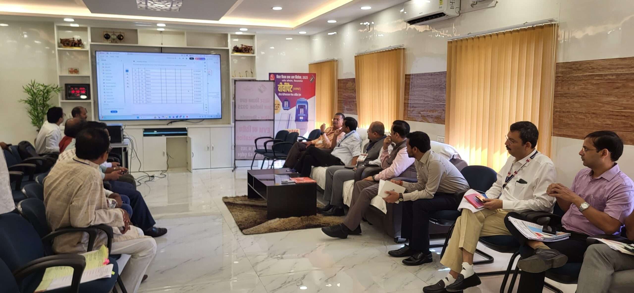 Bihar election newsछ कमीशनिंग के उपरांत रिजर्व ईवीएम का सप्लीमेंट्री रेंडमाइजेशन संपन्न