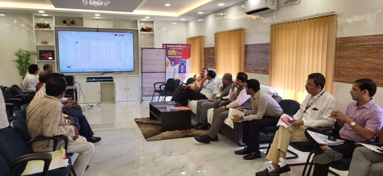 Bihar election newsछ कमीशनिंग के उपरांत रिजर्व ईवीएम का सप्लीमेंट्री रेंडमाइजेशन संपन्न