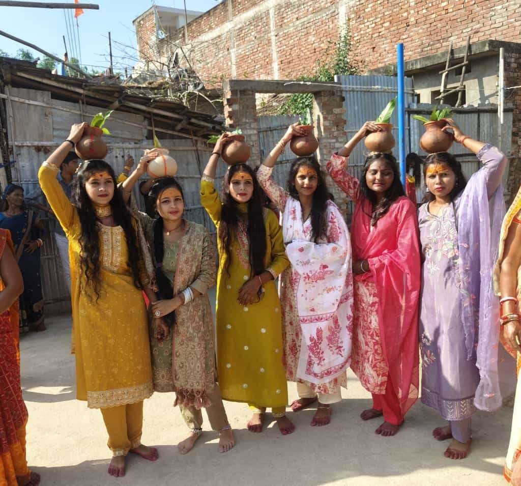 छह दिवसीय यज्ञ को ले 151 कन्याओं ने निकाली कलश शोभायात्रा