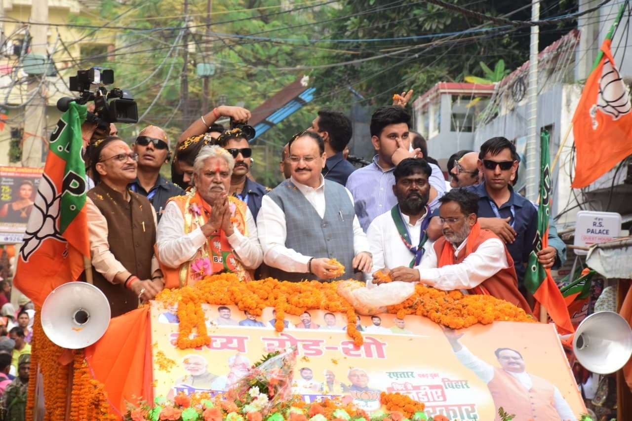 गया जी शहर में रोड शो कर जेपी नड्डा ने एनडीए प्रत्याशी के लिए मांगा जीत का आशीर्वाद