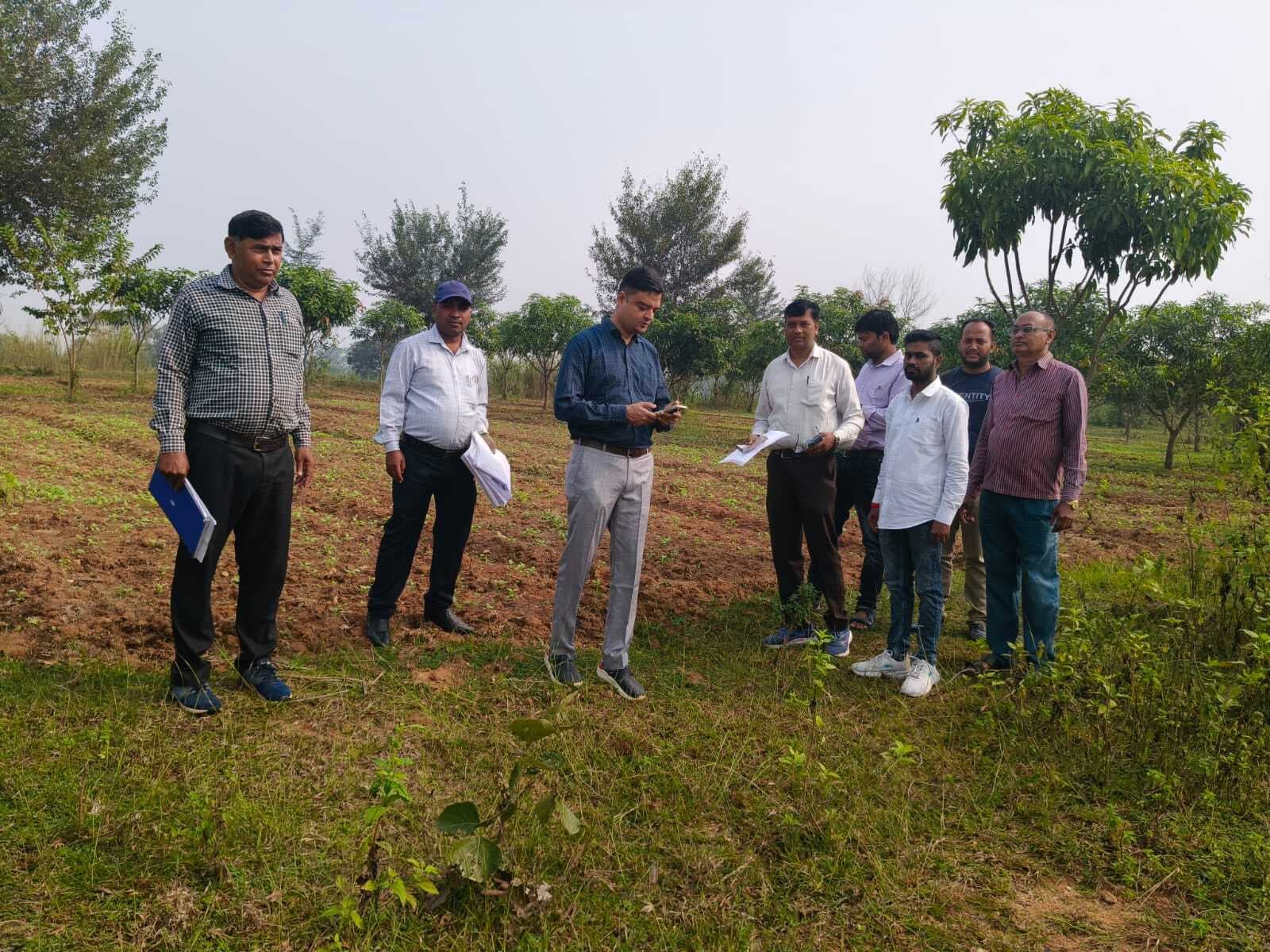 बीडीओ ने राशि लेकर आवास पूर्ण नहीं करने पर लाभुकों को लगायी फटकार