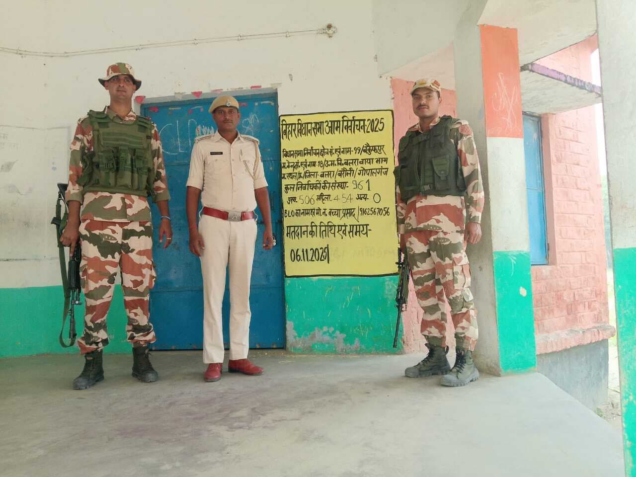 गोपालगंज पुलिस मतदान केंद्रों का करती रही लगातार निरीक्षण