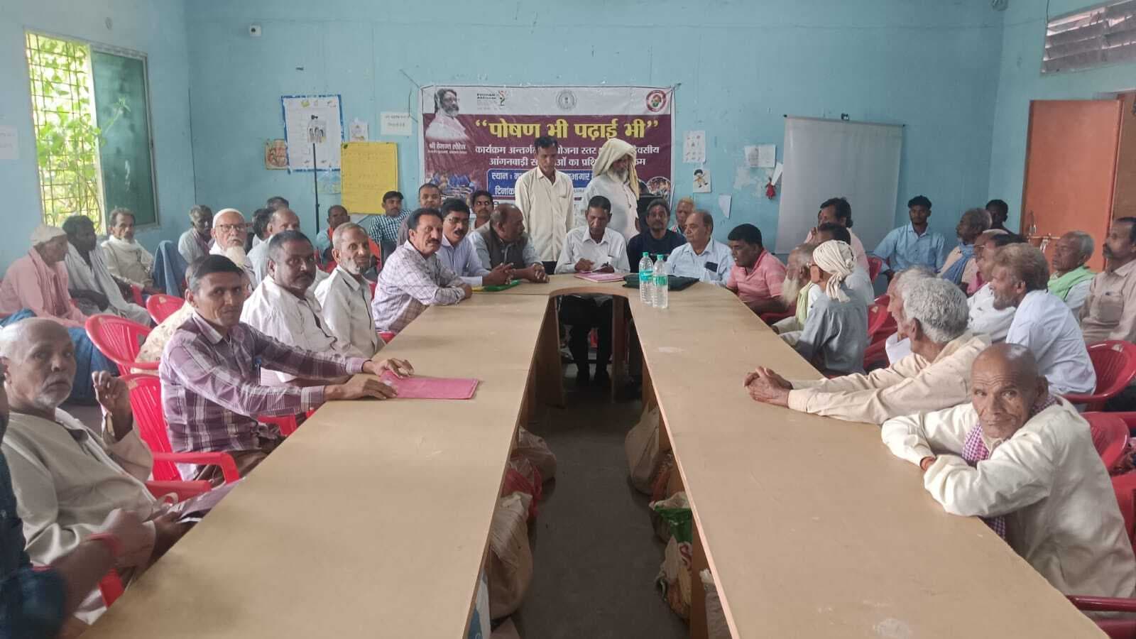 ग्राम प्रधान सह मूल रैयत की बैठक में राजस्व वसूली पर जोर