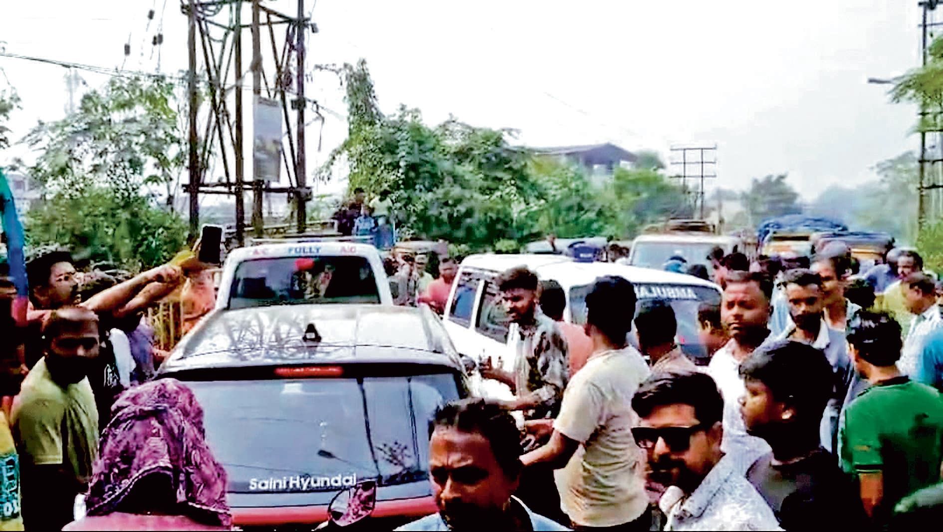 जलापूर्ति बंद होने से नाराज लोगों ने कुल्टी में जाम किया जीटी रोड