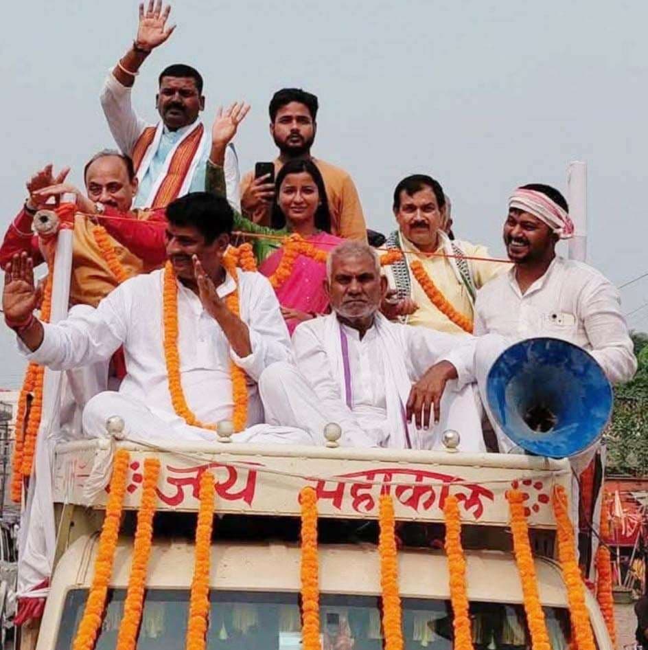 विधानसभा चुनाव के प्रचार के अंतिम दिन प्रत्याशियों ने झोंकी ताकत