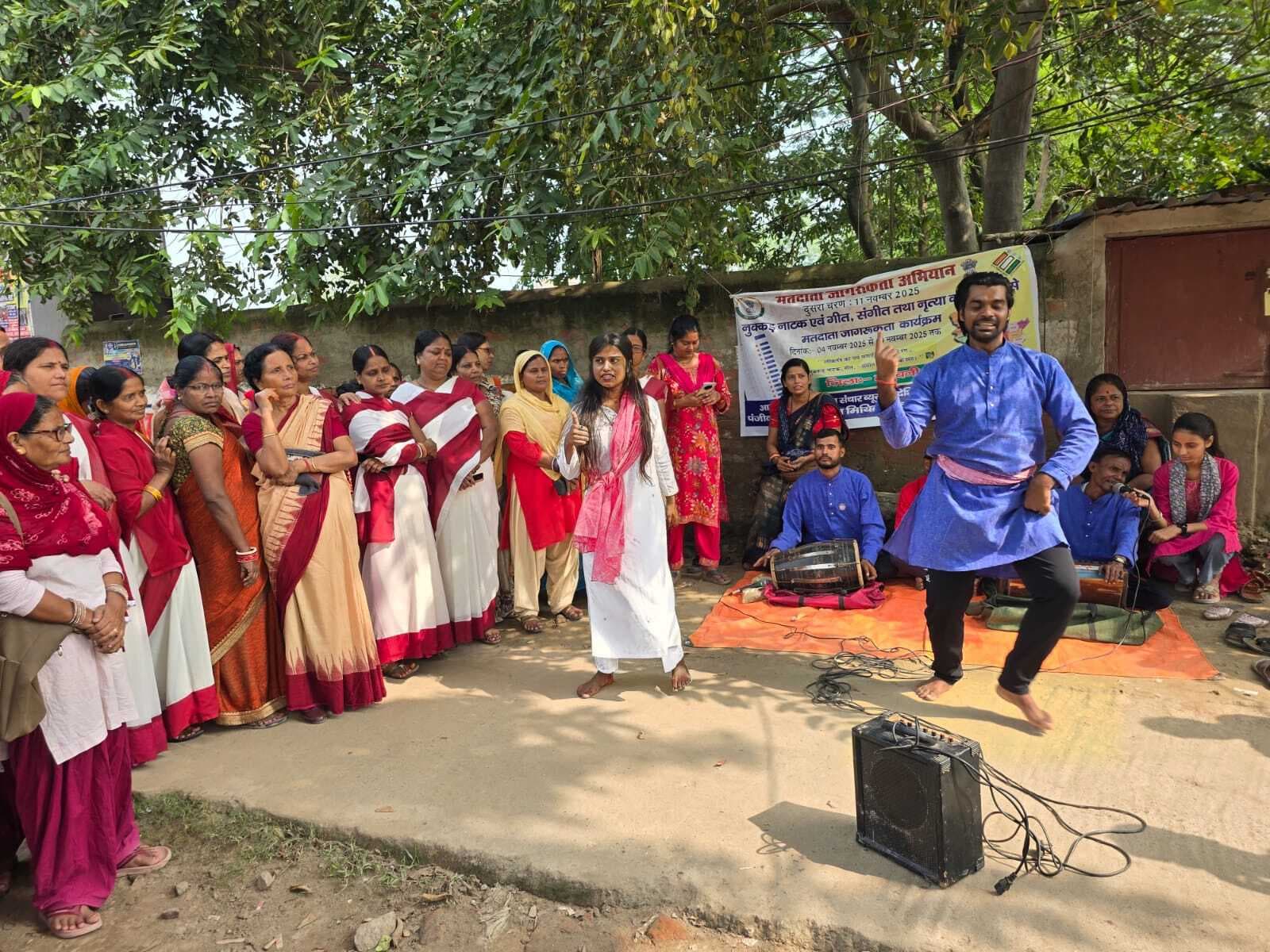 Madhubani News : मतदाता जागरूकता के लिए नुक्कड़ नाटक का हुआ मंचन