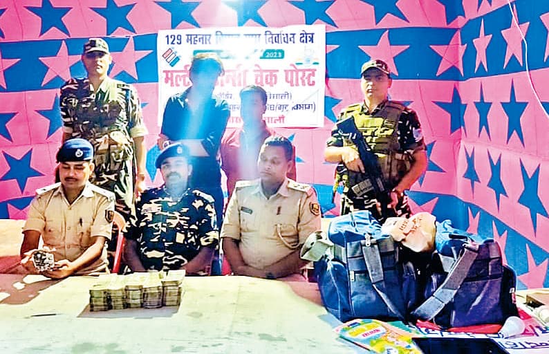 Hajipur News : जंदाहा में वाहन जांच के दौरान कार से 10 लाख 95 हजार रुपये बरामद
