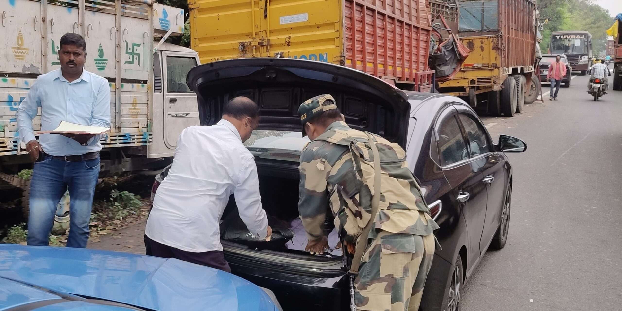 पसराहा चेकपोस्ट पर 97 हजार रुपये जब्त