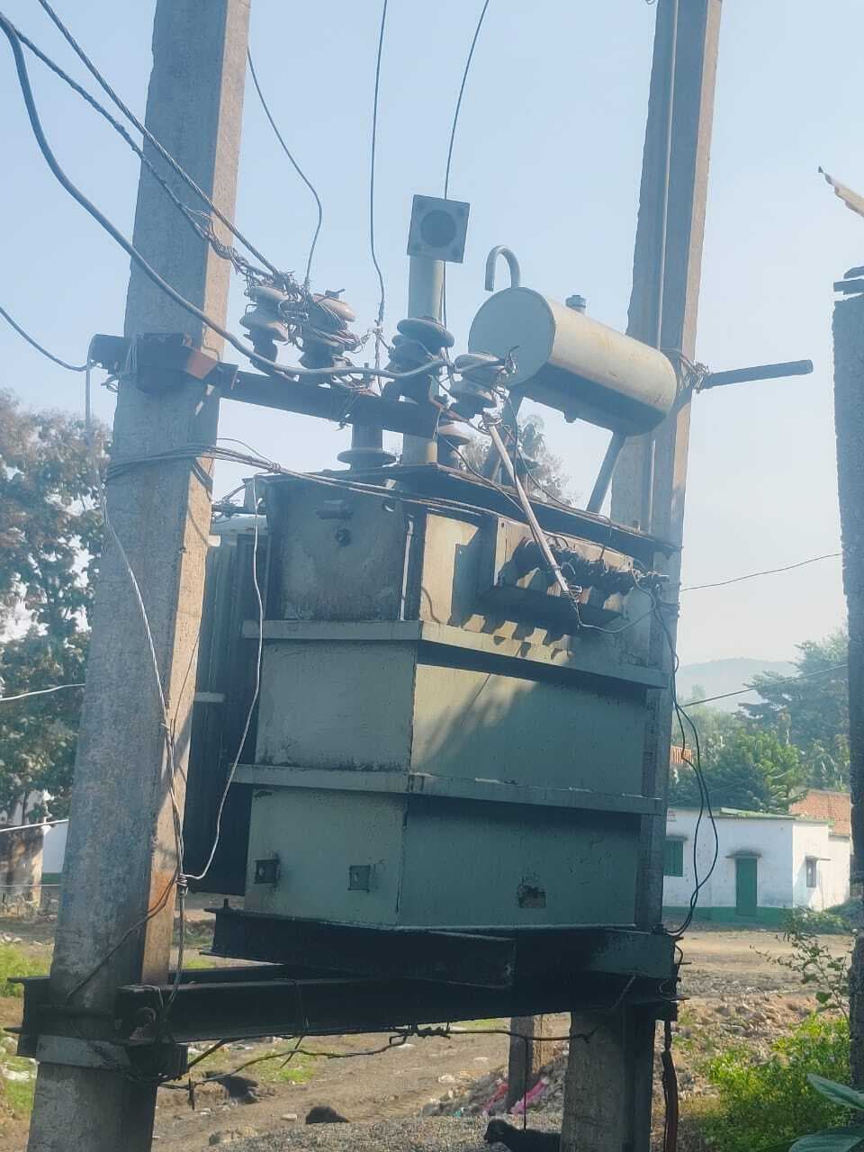 ट्रांसफाॅर्मर जलने से उपभोक्ताओं को हो रही परेशानी