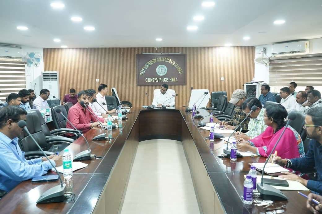 Chaibasa News : स्वास्थ्य सहायता योजना में लापरवाही पर डीसी सख्त, पदाधिकारी को शोकॉज