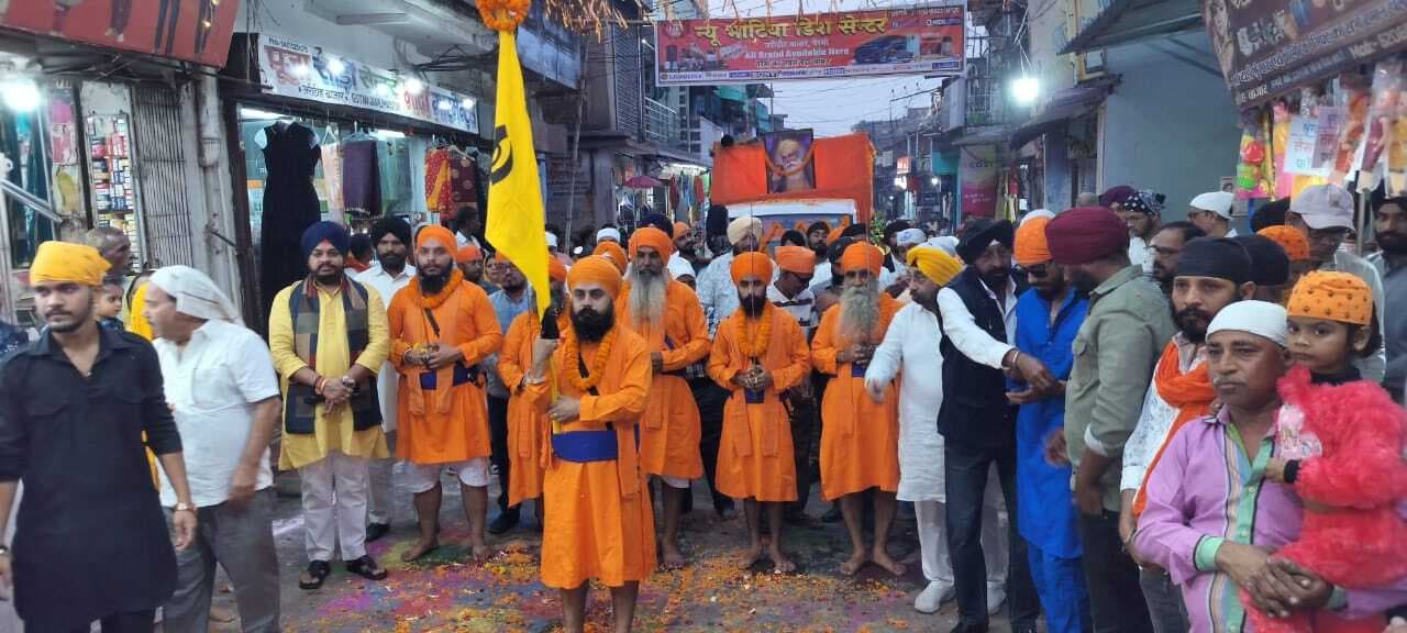 Bokaro News : प्रकाश पर्व की पूर्व संध्या पर निकाली गयी शोभा यात्रा