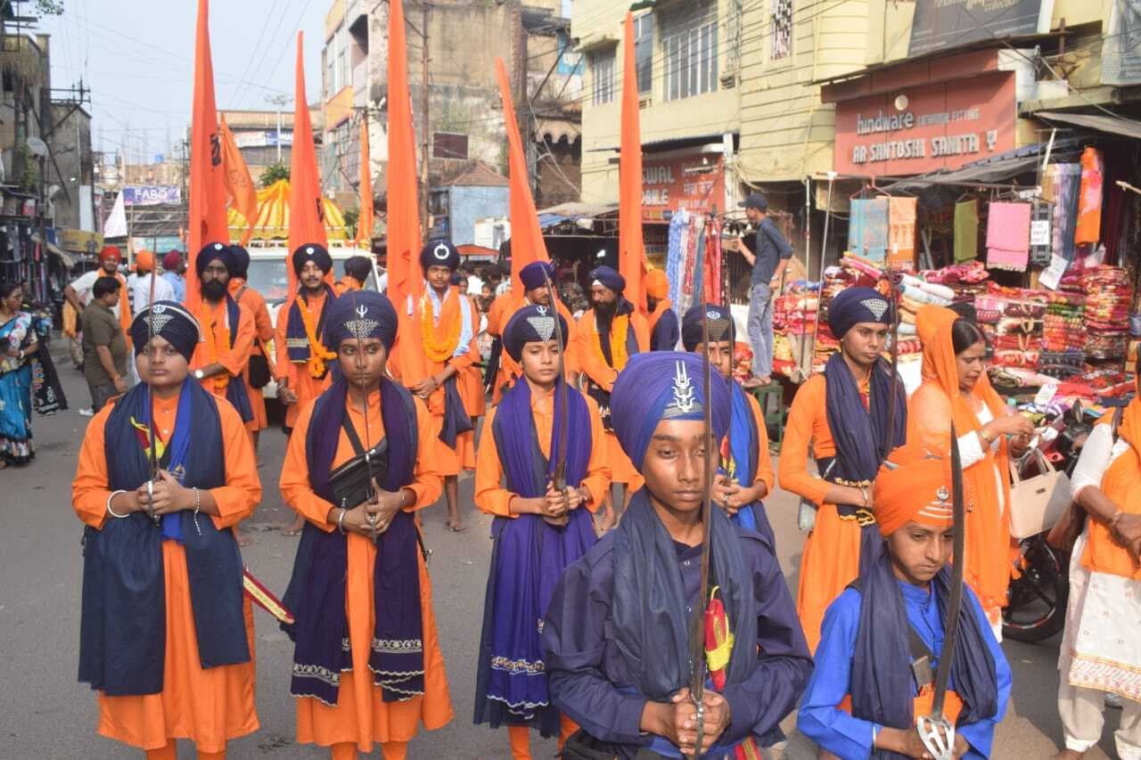 Dhanbad News: प्रकाशोत्सव. गुरुनानक जयंती पर निकला भव्य नगर कीर्तन, जगह-जगह किया गया भव्य स्वागत
