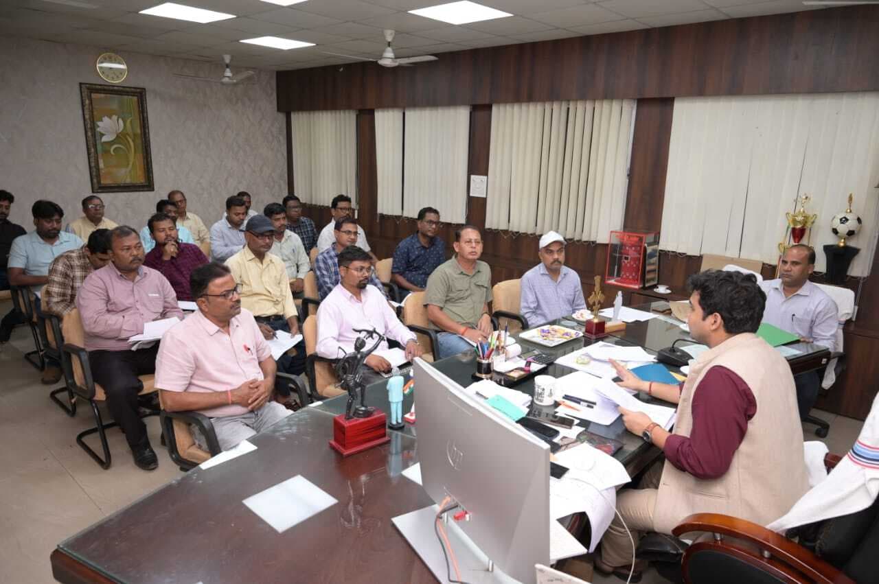 भूमि अधिग्रहण के लिए एनएच देवघर के ईई दो करोड़ रुपये का करें भुगतान : डीसी