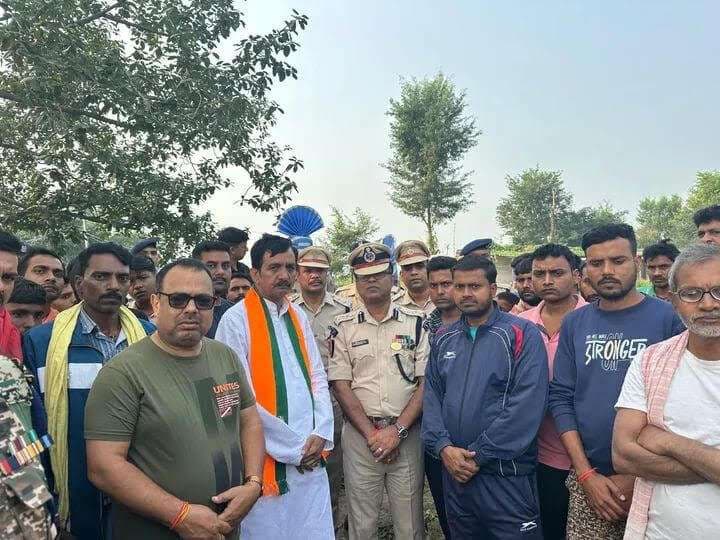 ट्रेन हादसे में मरे सीआरपीएफ जवान का शव गांव पहुंचते मचा कोहराम