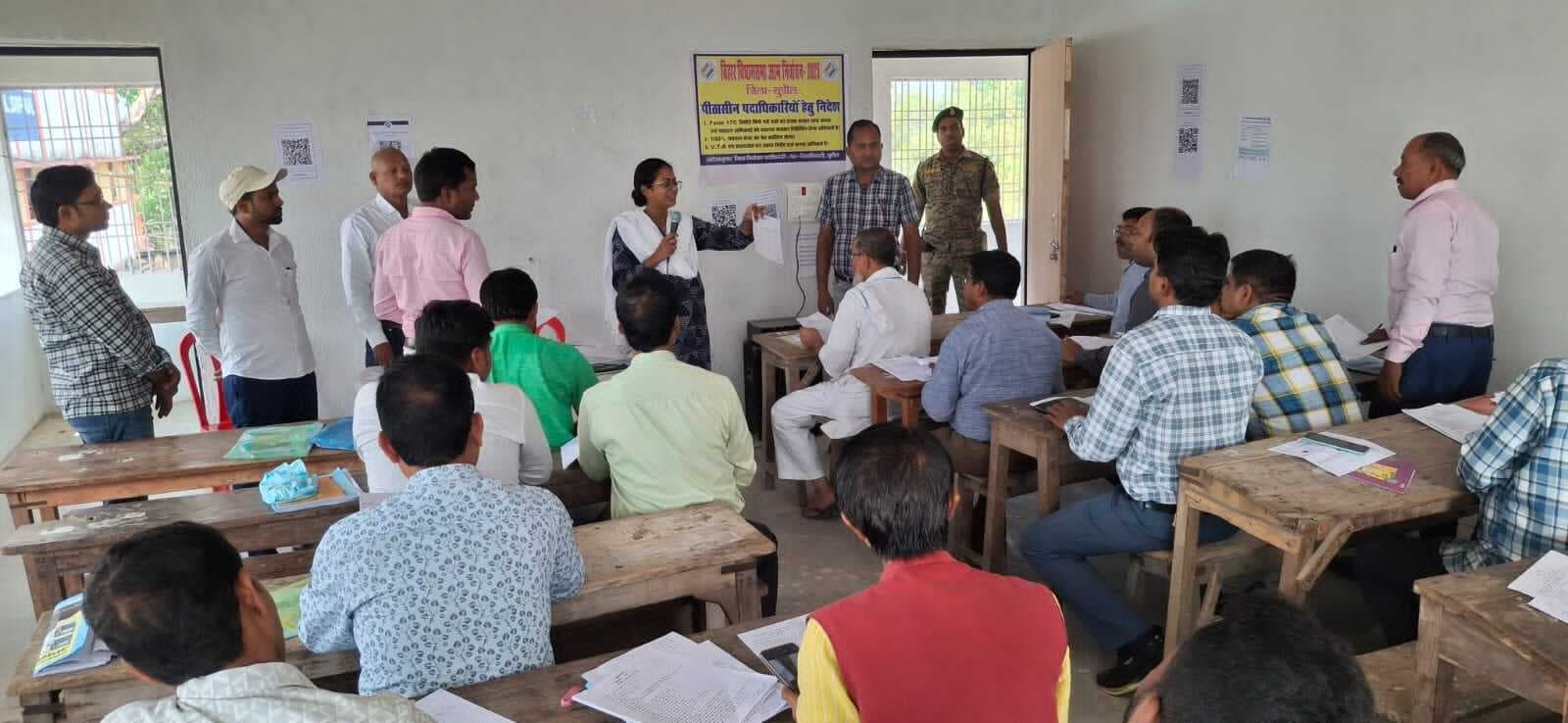 मतदान अधिकारियों का प्रशिक्षण जारी, डीएम के निर्देश पर हो रहा है प्रपत्रों का गहन अभ्यास