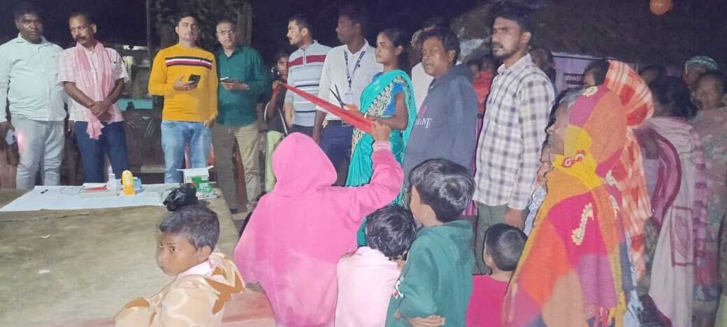 फाइलेरिया जांच के लिए लोगों का लिया ब्लड सैंपल