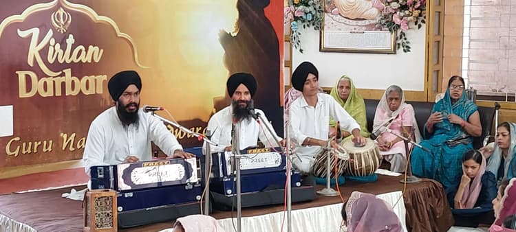 गुरुनानक देव जी महाराज का 556 वां प्रकाश उत्सव धूमधाम से मना