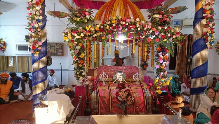 556 वां प्रकाश पर्व के अंतिम दिन अखंड पाठ का हुआ समापन, लोगों ने टेका मत्था