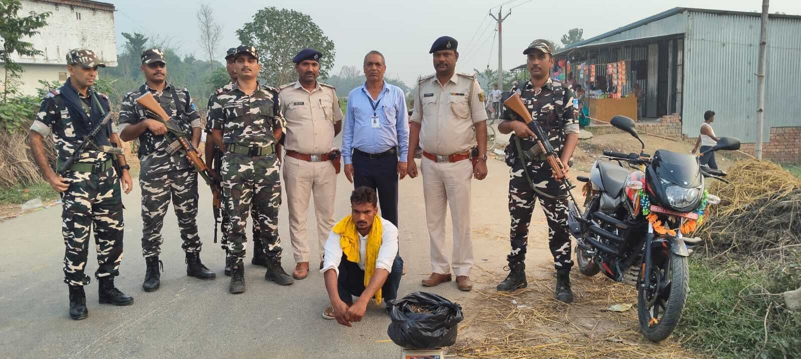 Motihari: एसएसबी व पुलिस की संयुक्त कार्रवाई में गांजा के साथ एक गिरफ्तार