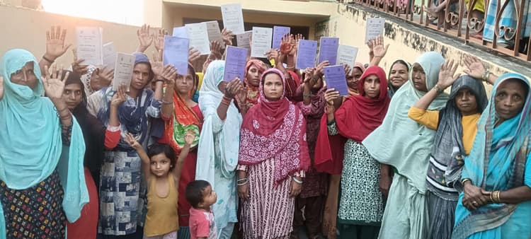 जीविका दीदियों ने किया विरोध प्रदर्शन