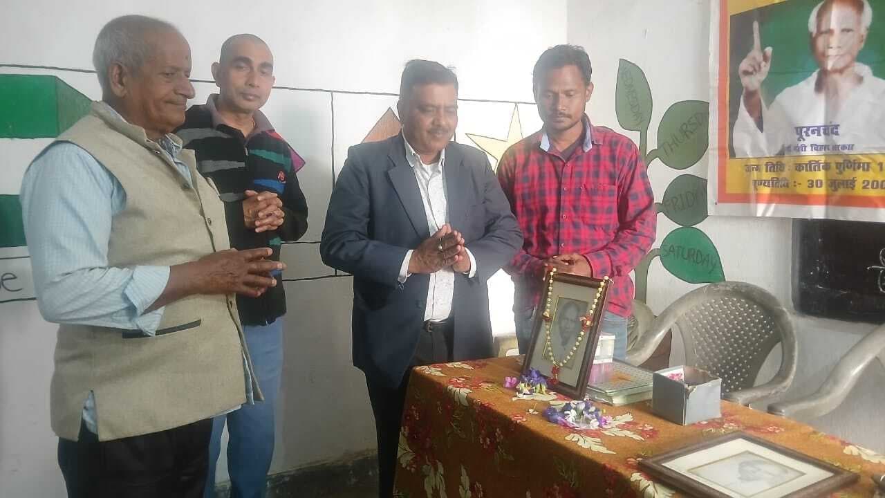 Ranchi News : सरस्वती एकेडमी में पुरनचंद को किया याद