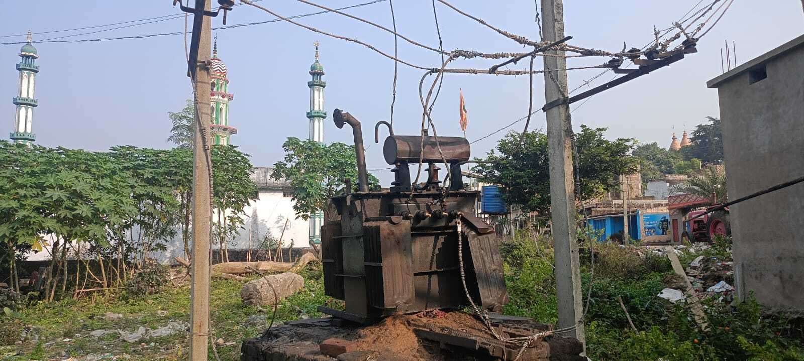 ट्रांसफॉर्मर के खराब होने से बिजली आपूर्ति ठप