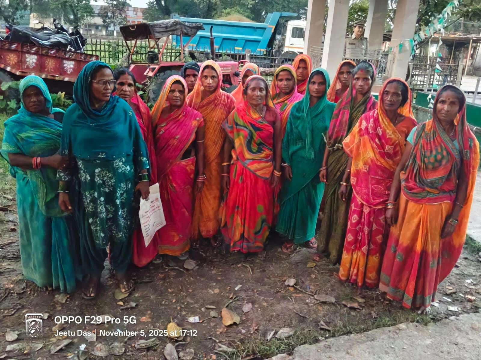 लोन देने के नाम पर ठगी, किया प्रदर्शन