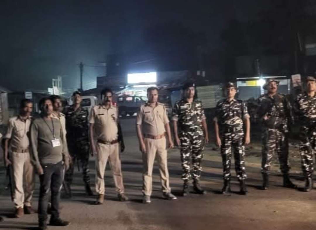 एसएसबी व पुलिस ने की संयुक्त गश्ती