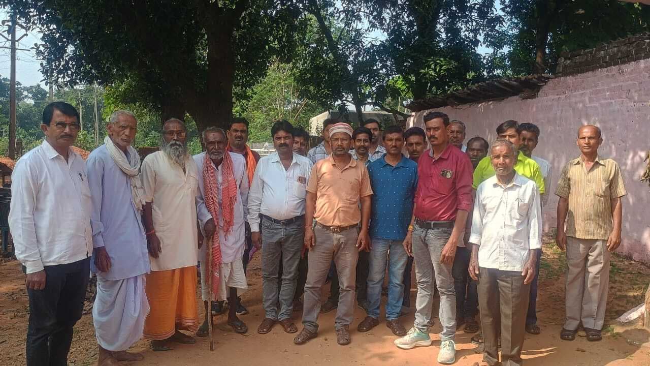 दुखिया बाबा मंदिर समिति के पुनर्गठन हुई चर्चा