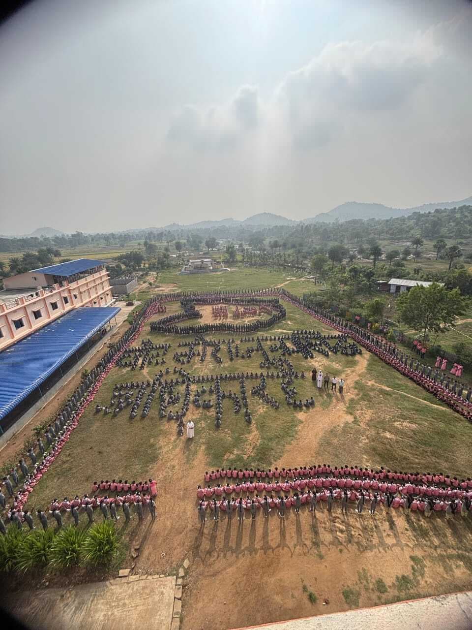 हरिमोहरा में मतदाता जागरूकता के लिए बनायी गयी मानव शृंखला